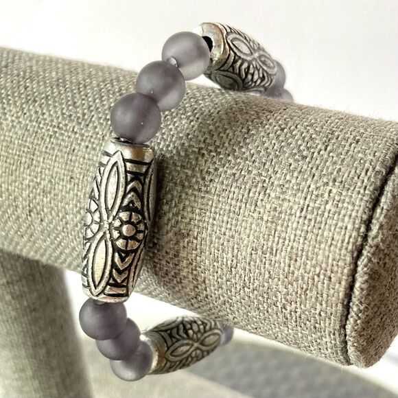 Infinity Bracelet Segmented Silvertone Statement Stretch Bracelet 8 Inches - Picture 11 of 12